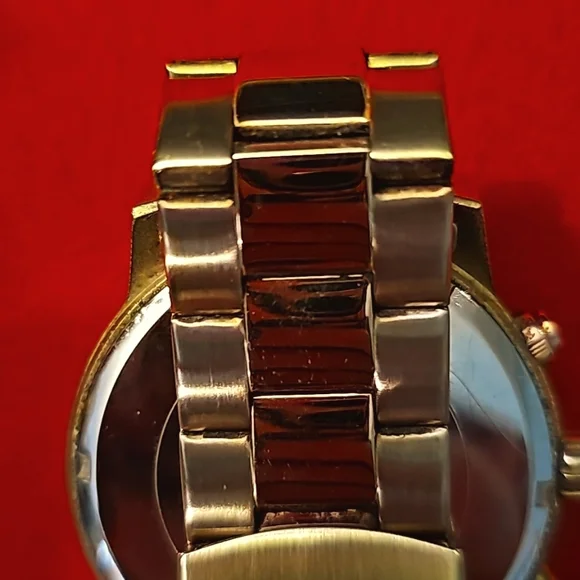 Men's Guess Watch - Picture 8 of 13